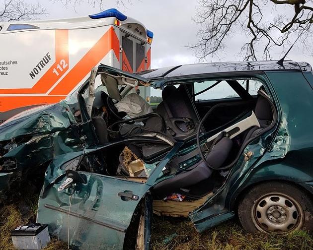 Verunfalltes Fahrzeug bei einer technischen Hilfeleistung