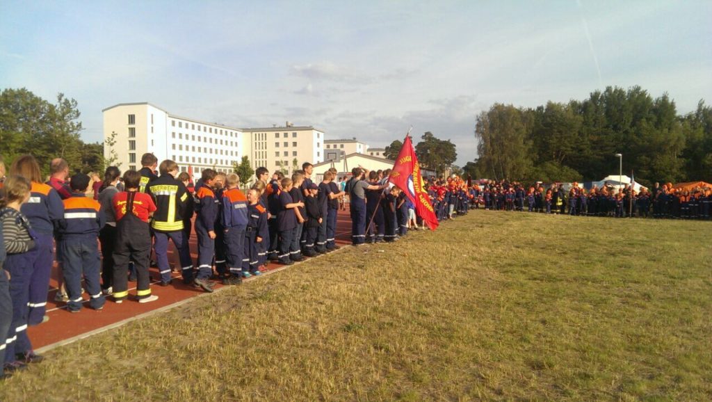 Angetretene Gruppe bei einer Veranstaltung der Freiwilligen Feuerwehr Zarrendorf
